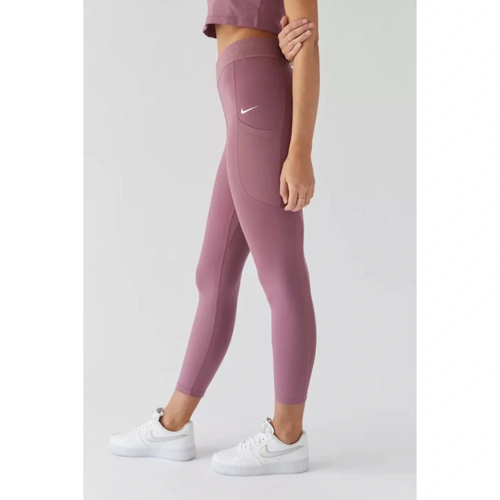 Nike Pro High-Waisted 7/8 Legging - Picture 2 of 7